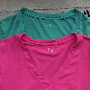 Bundle of two GapFit v-necks • xs • Pink + Teal